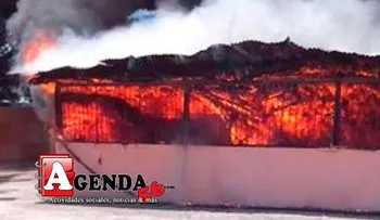 Fuego destruye centro de diversión en Santiago