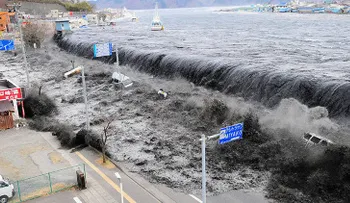Así vivió Japón el devastador tsunami que causó la catástrofe de Fukushima (VIDEO)