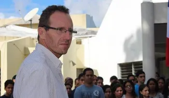 Alianza Francesa guarda un minuto de silencio por victimas de Francia
