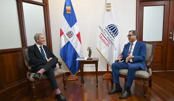 Eddy Olivares recibe visita director subregional OIT
