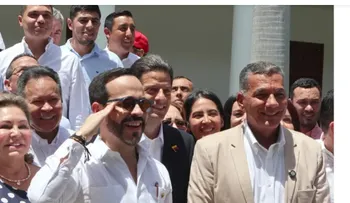 Polémica en Colombia por posible investidura de De la Espriella
