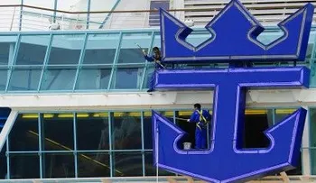 Se enferman 281 pasajeros a bordo de crucero