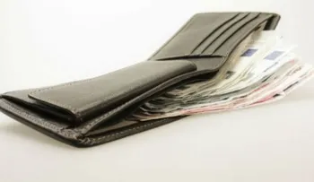 La gente devuelve más carteras perdidas cuando tienen más dinero 