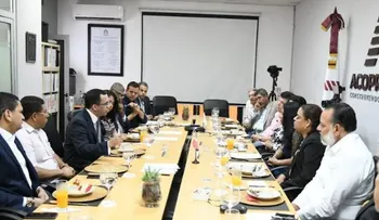 Navarro propone unificar en un solo ministerio entidades trabajan con sector de la vivienda