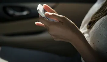 Una empresa tendrá que pagar casi medio millón de dólares a una mujer por llamarla 300 veces