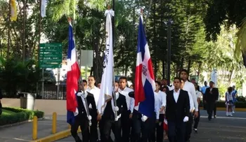 Colegio Santo Domingo conmemora 172 aniversario de la Independencia Nacional