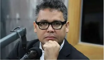 Carlos Peña y Aniberca Rosario se "piropean"