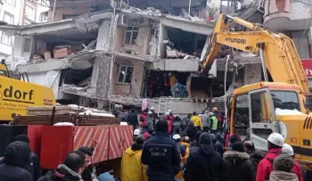 Rescatan con vida un joven que duró 26 horas entre los escombros en Siria