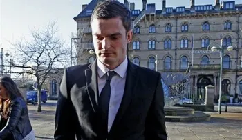 Enjuician a futbolista Adam Johnson por tener actividad sexual con niña de 15 años
