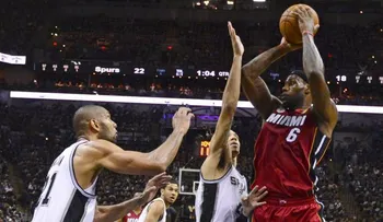 Spurs trituran al Heat y toman ventaja