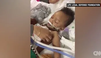 Le dan más tiempo a una familia para mantener conectado a su hijo a un respirador (VIDEO)