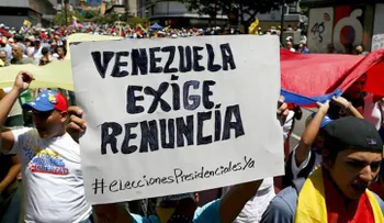 Oposición venezolana marcha por referendo contra Maduro