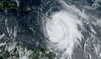 El poderoso huracán María ya es categoría 5, "potencialmente catastrófico; ataca a Dominica