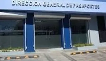 Ciudadanos tienen que hacen largas filas para obtener un pasaporte o renovarlo 