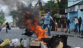 En Los Alcarrizos protestan por los apagones y falta de agua potable