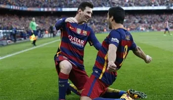 El Barcelona remonta al Atlético con goles de Messi y Suárez
