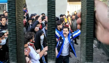 Al menos 12 muertos en Irán en las mayores protestas contra el régimen desde 2009