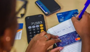 Tarjetas de crédito en RD crecen apenas 2.1 % en un año por presión inflacionaria