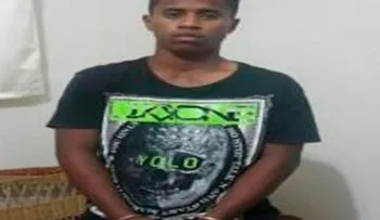 Joven de 21 años estrangula y apuñala esposa de tío para robarle