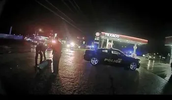 IMAGENES MUY FUERTES: Policía de EEUU mata a un hispano con 16 disparos a quemarropa (VIDEO)