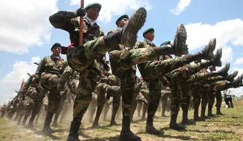 Cómo es el grupo militar de élite que Evo Morales envió a la frontera con Chile