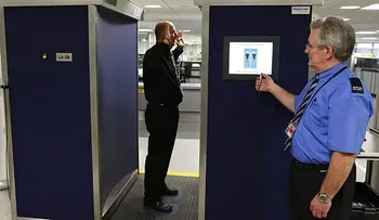 "Lleva un pañal", agentes de seguridad humillan a un enfermo de cáncer en EE.UU.  
