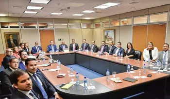 Gobernador Valdez Albizu se reúne con los tesoreros de bancos múltiples y entidades financieras