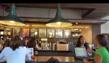 Una mujer increpa a gritos al gobernador de Florida (VIDEO)
