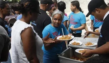 Comedores suministra almuerzo a familias y socorristas tras explosión planta de gas&nbsp;