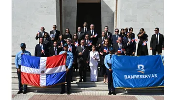 Banreservas deposita ofrenda floral por 182 aniversario de la Independencia