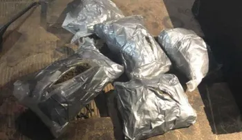Aduanas incauta celulares usados y drogas en bocinas