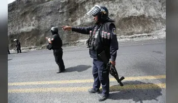 13 detenidos y 12 heridos tras enfrentamiento entre estudiantes y policías en Guerrero