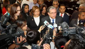 Ministro de Educación autoriza a directores de Santiago buscar vigilantes para seguridad de escuelas