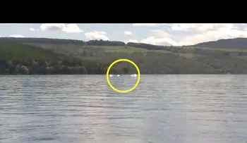Una niña filma a una misteriosa "criatura" brillante en el lago Ness