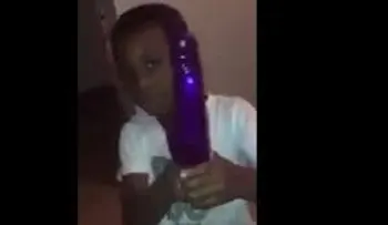 Niño confundió el vibrador de su madre con una espada 