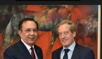 Gobernador Valdez Albizu recibe al embajador de Francia, interesado en conocer desempeño macroeconómico de RD