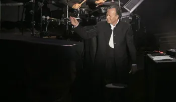Julio Iglesias cancela su gira por España por situación del COVID-19