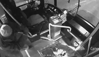 El abuelo que se convirtió el héroe para salvar una mujer y detuvo a un abusador a bastonazos
