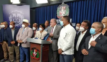 Senadores someterán Ley que evitaría una reforma fiscal, reduciendo sueldos y quitando exoneraciones de vehículos 