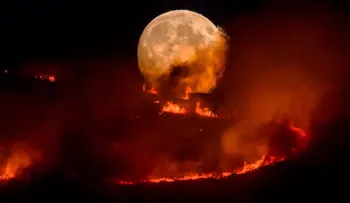 Un incendio "sin precedentes" provoca decenas de evacuaciones cerca de Manchester