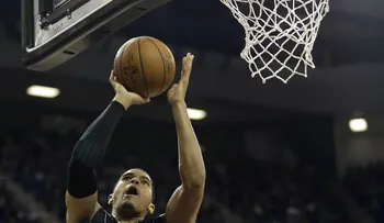 Magic rompe su racha ganando a los Kings 
