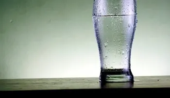 Una receta para saber si hay energías negativas con un vaso