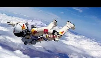 Un hombre se lanza de la atmosfera original (VIDEO REAL) 