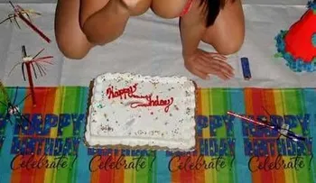 Video: Cumpleaños al desnudo broma