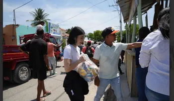 Refidomsa apoya a 300 familias afectadas por lluvias en Azua
