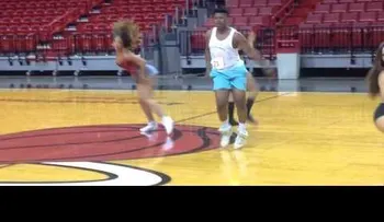 Se presenta a las audiciones de cheerleader de los Miami Heat yâ?¦ tienes que verlo bailar (VIDEO)