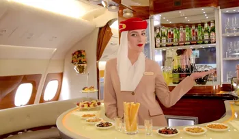 Las claves del fenómeno Emirates: la aerolínea chic que pone nerviosas a las gigantes de la aviación