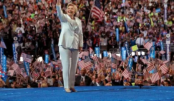 Clinton acepta nominación para convertirse en primera Presidenta de EE.UU.