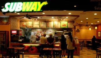 Por qué no deberías comer pollo: un empleado revela "secretos sucios" de la cadena Subway