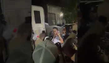 Da mucho de qué hablar el beso entre el Alfa y Santiago Matías 